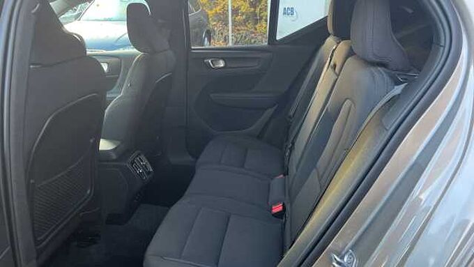 Volvo XC40 Momentum Pro, T3 (manual)