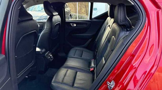 Volvo XC40 Momentum Pro, T2 (manual)