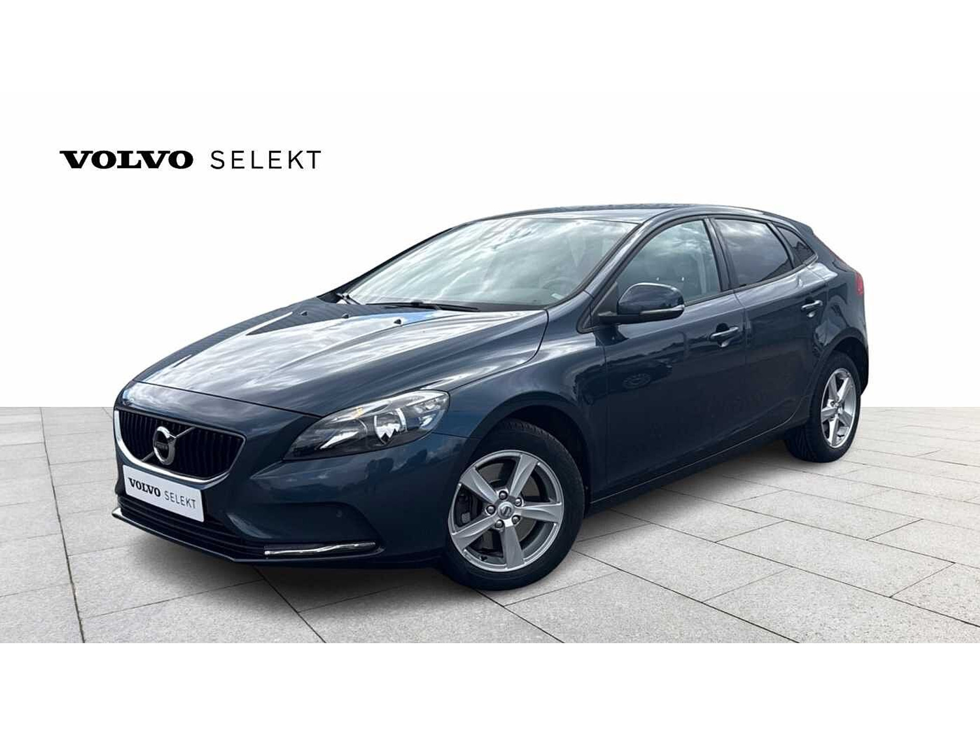Volvo V40 T2 AUT Momentum 48482040-0.jpg | ACB Woluwe