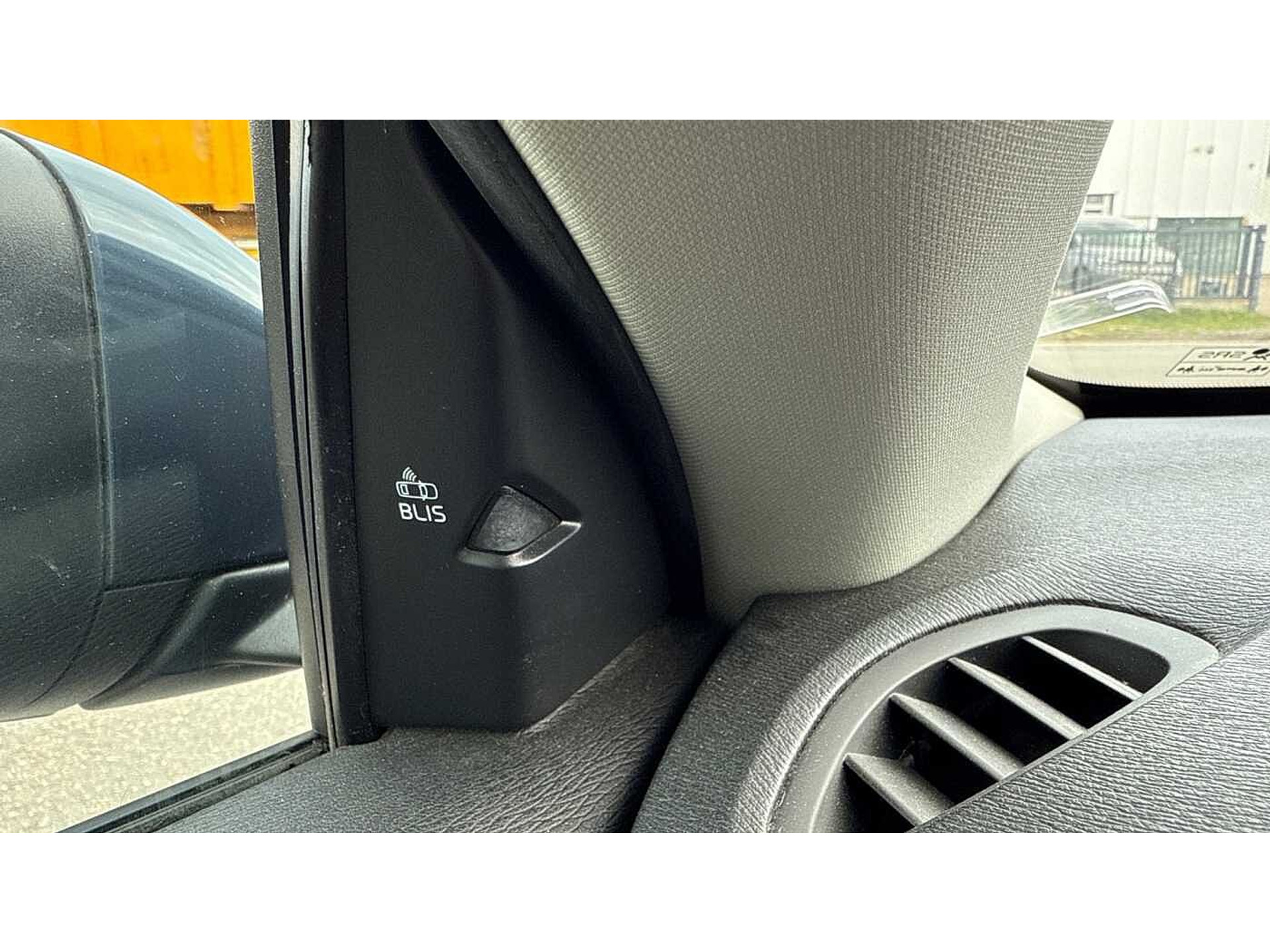 Volvo V40 T2 AUT Momentum 48482040-12.jpg | ACB Woluwe