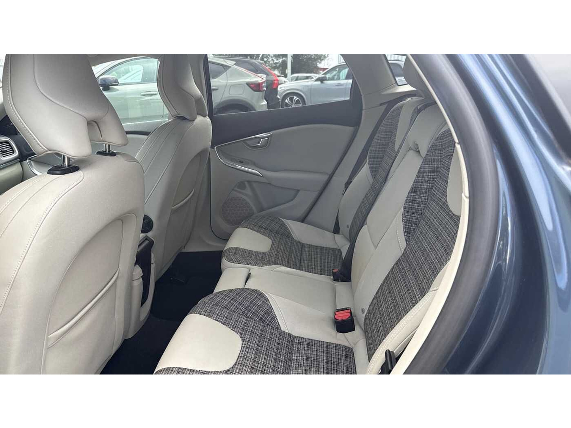 Volvo V40 T2 AUT Momentum 48482040-6.jpg | ACB Woluwe