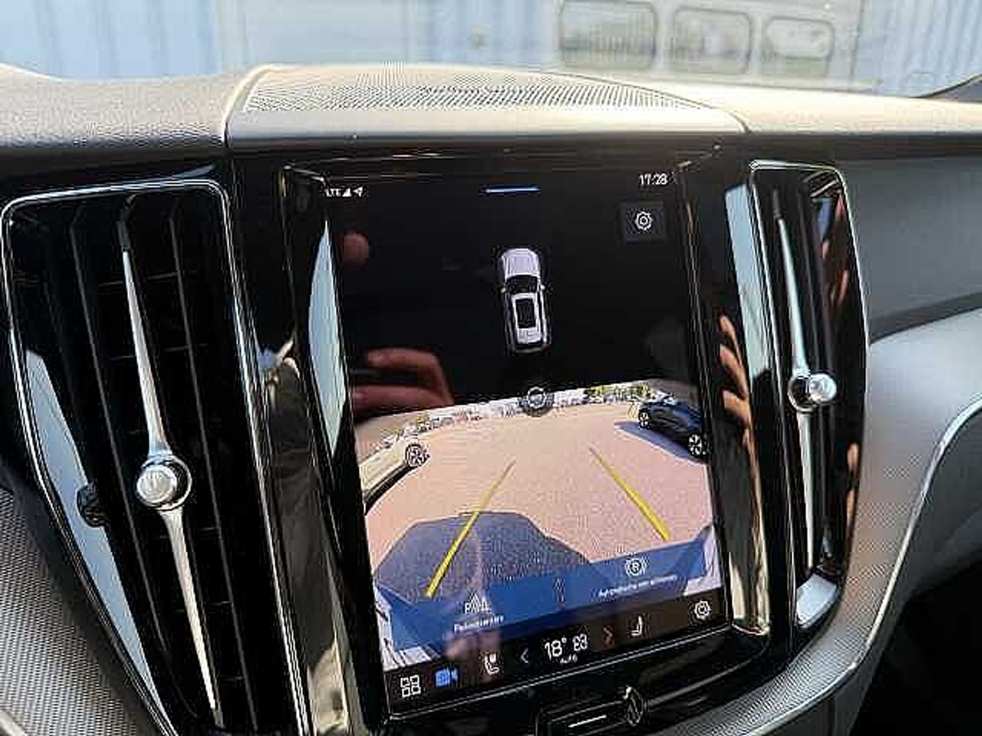 Volvo XC60 B5 AWD Mild-Hybrid Plus Dark - PANODAK - 4x4 + 3 JAAR GARANTIE 48482050-11.jpg | ACB Woluwe