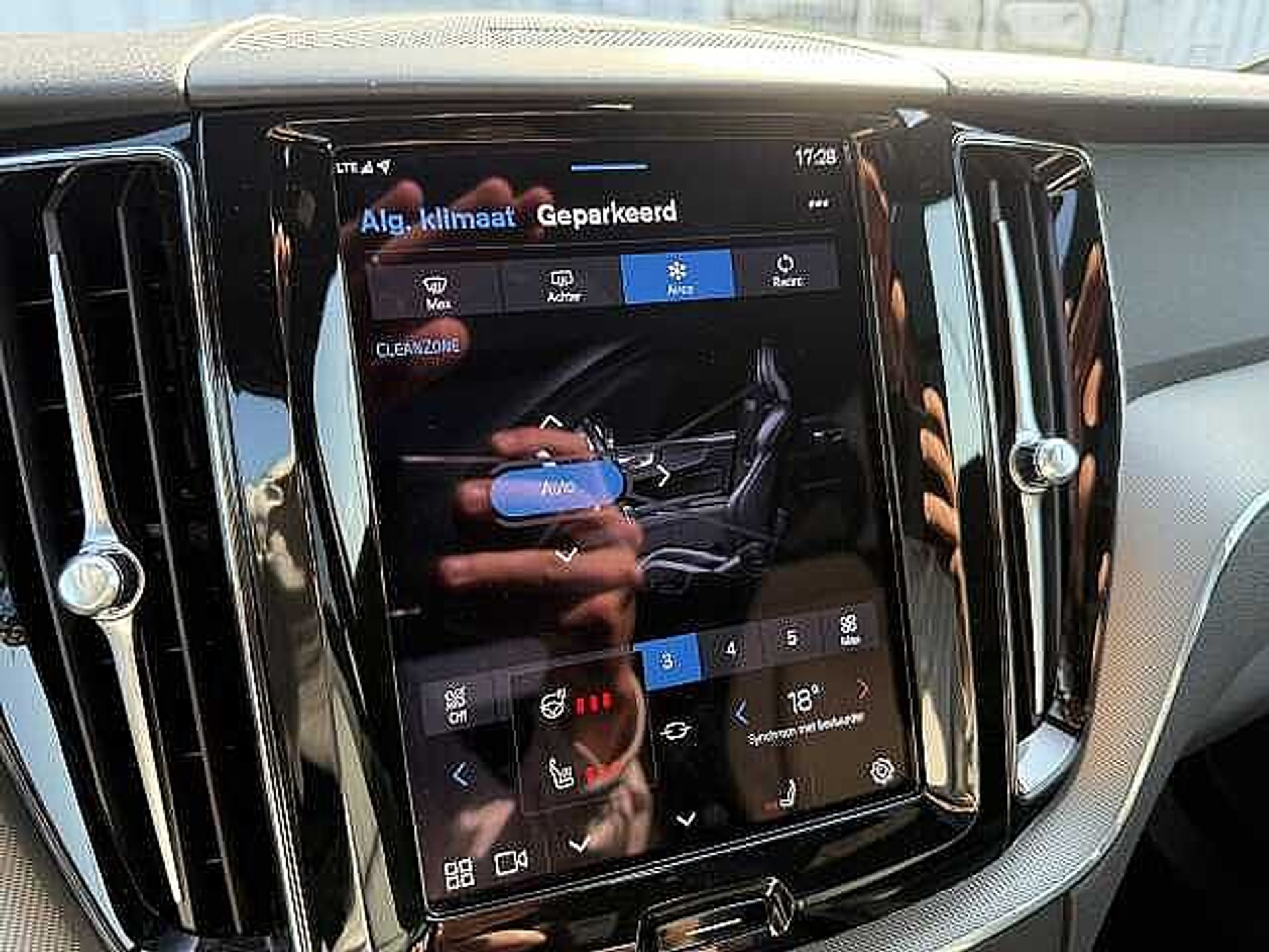 Volvo XC60 B5 AWD Mild-Hybrid Plus Dark - PANODAK - 4x4 + 3 JAAR GARANTIE 48482050-14.jpg | ACB Woluwe