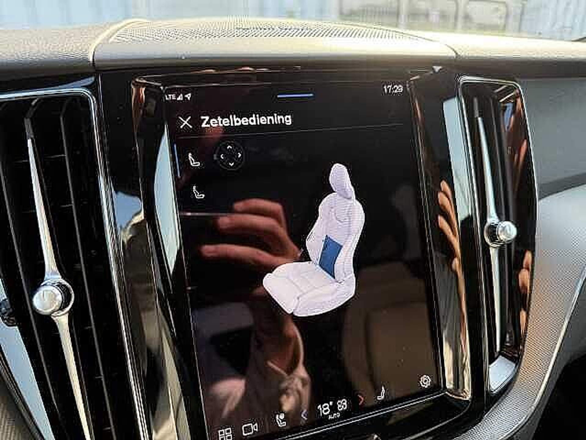 Volvo XC60 B5 AWD Mild-Hybrid Plus Dark - PANODAK - 4x4 + 3 JAAR GARANTIE 48482050-15.jpg | ACB Woluwe