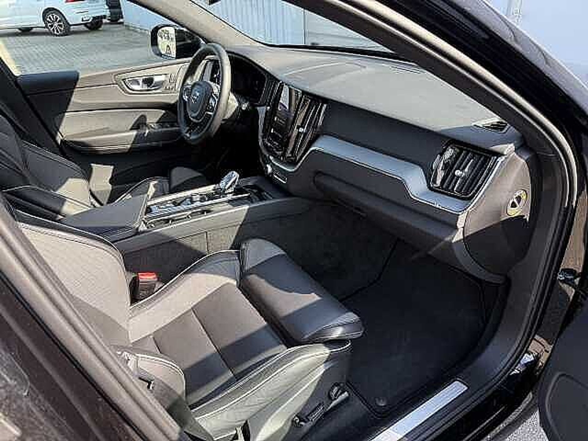 Volvo XC60 B5 AWD Mild-Hybrid Plus Dark - PANODAK - 4x4 + 3 JAAR GARANTIE 48482050-5.jpg | ACB Woluwe