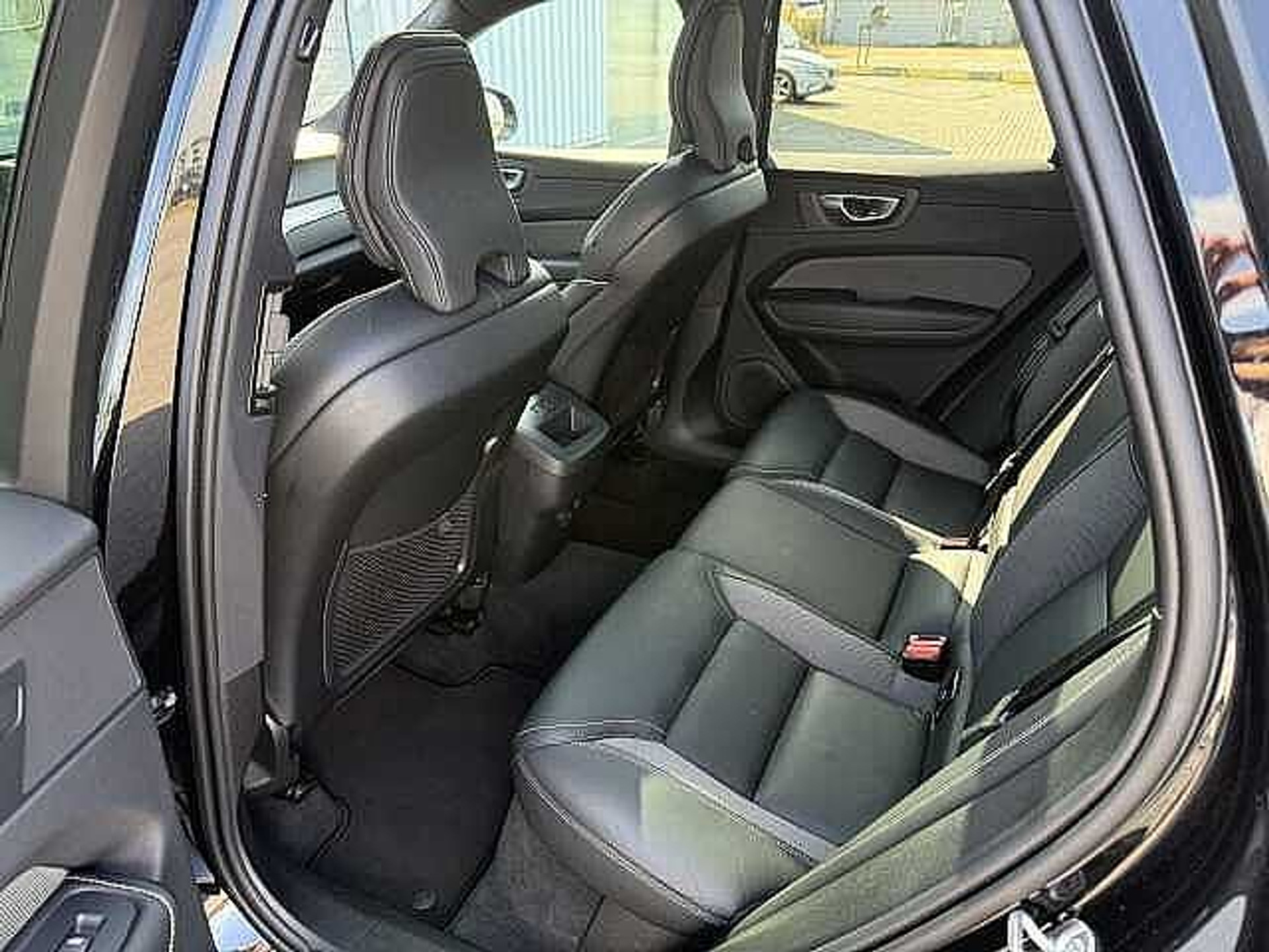 Volvo XC60 B5 AWD Mild-Hybrid Plus Dark - PANODAK - 4x4 + 3 JAAR GARANTIE 48482050-6.jpg | ACB Woluwe