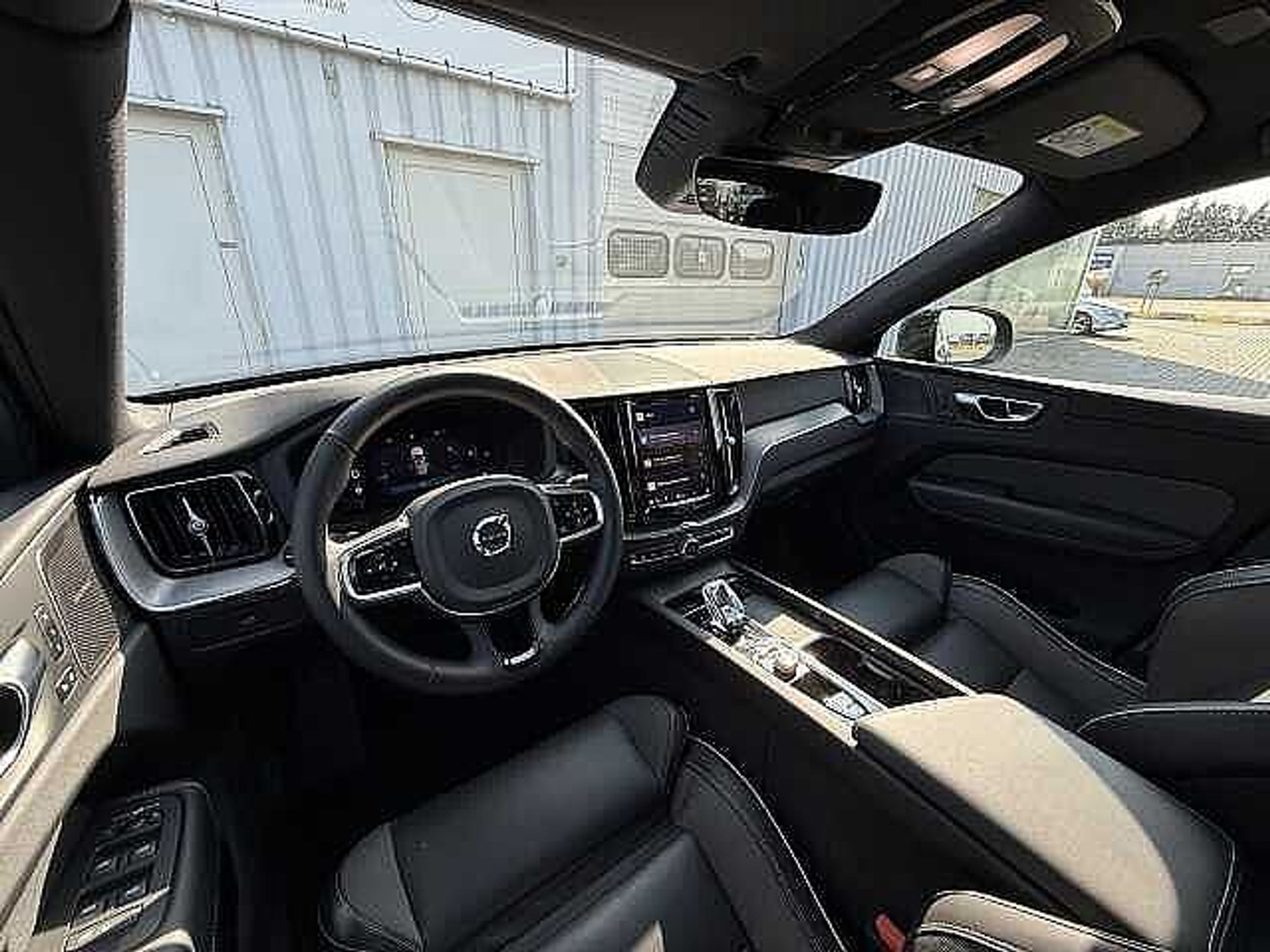 Volvo XC60 B5 AWD Mild-Hybrid Plus Dark - PANODAK - 4x4 + 3 JAAR GARANTIE 48482050-8.jpg | ACB Woluwe