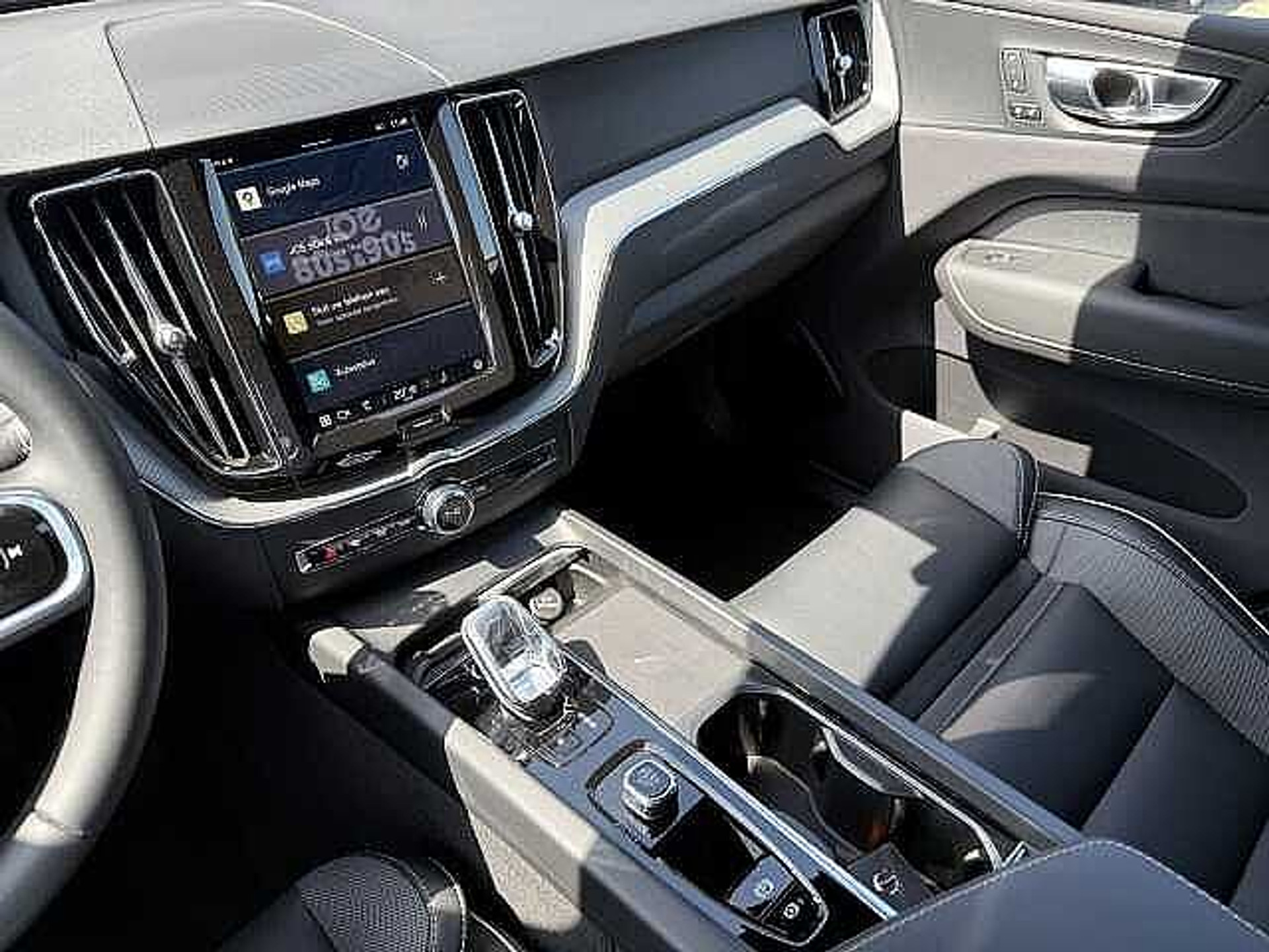 Volvo XC60 B4 Mild-Hybrid Plus Dark + 3 JAAR GARANTIE 48482057-10.jpg | ACB Woluwe