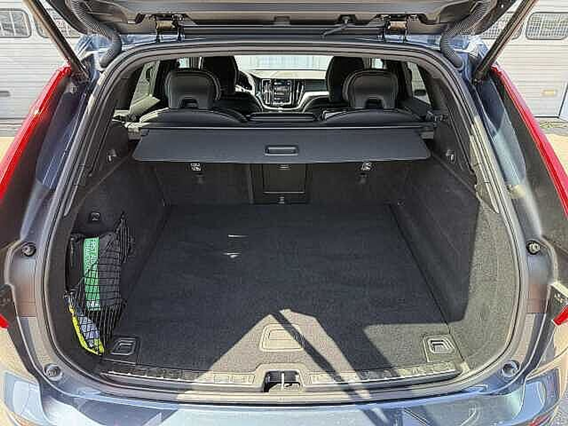 Volvo XC60 B4 Mild-Hybrid Plus Dark + 3 JAAR GARANTIE 48482057-20.jpg | ACB Woluwe