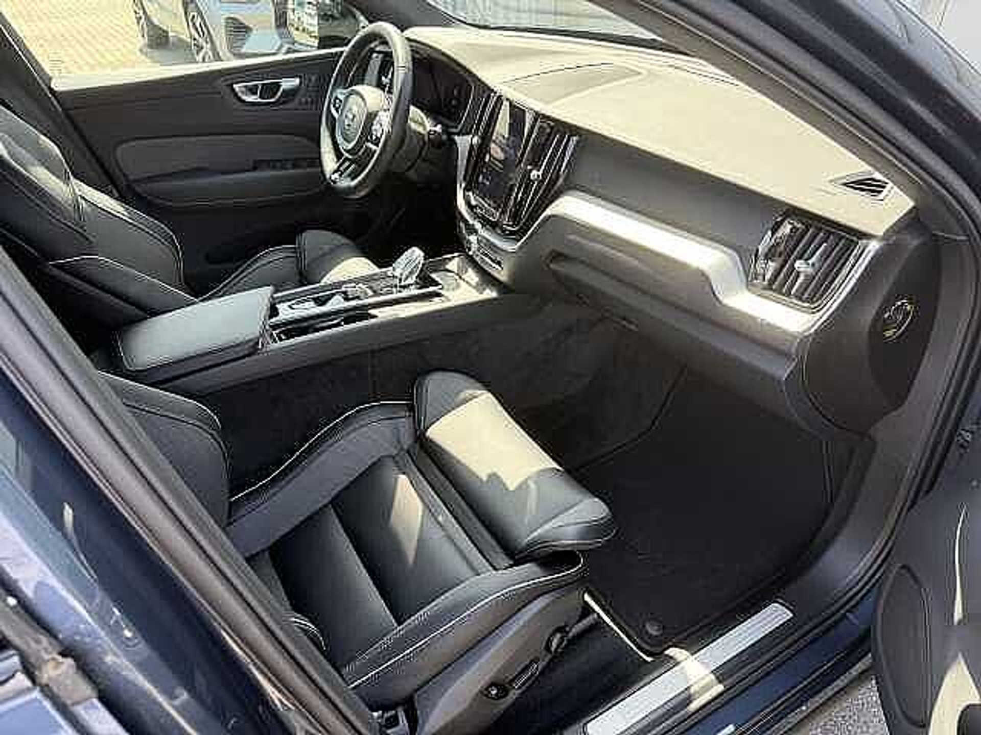 Volvo XC60 B4 Mild-Hybrid Plus Dark + 3 JAAR GARANTIE 48482057-5.jpg | ACB Woluwe