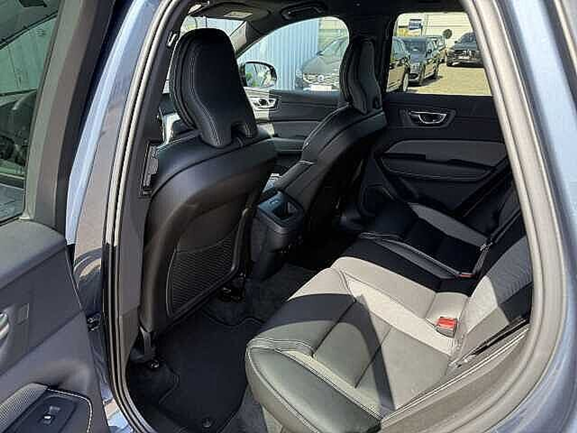 Volvo XC60 B4 Mild-Hybrid Plus Dark + 3 JAAR GARANTIE 48482057-6.jpg | ACB Woluwe