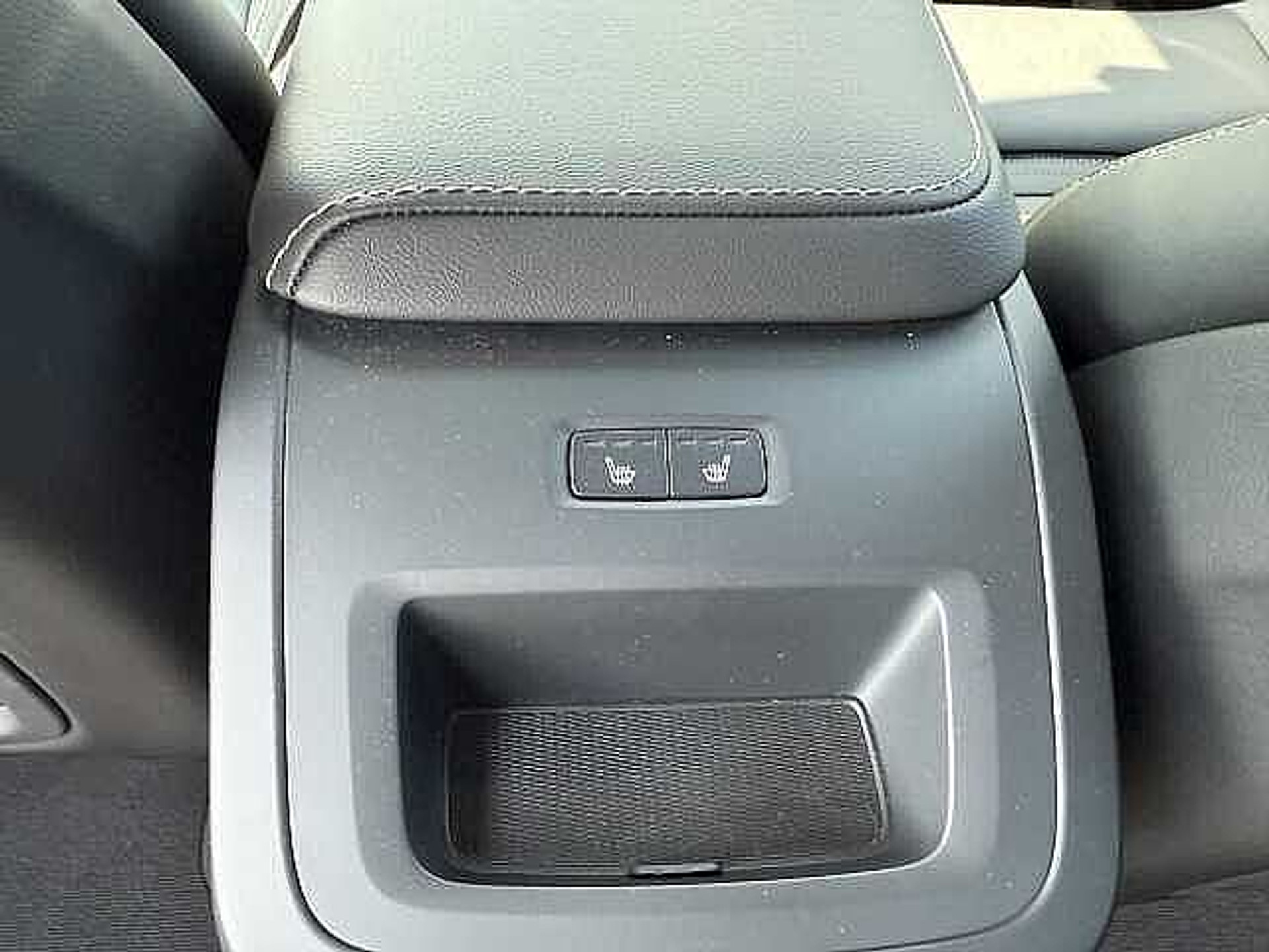 Volvo XC60 B4 Mild-Hybrid Plus Dark + 3 JAAR GARANTIE 48482057-7.jpg | ACB Woluwe