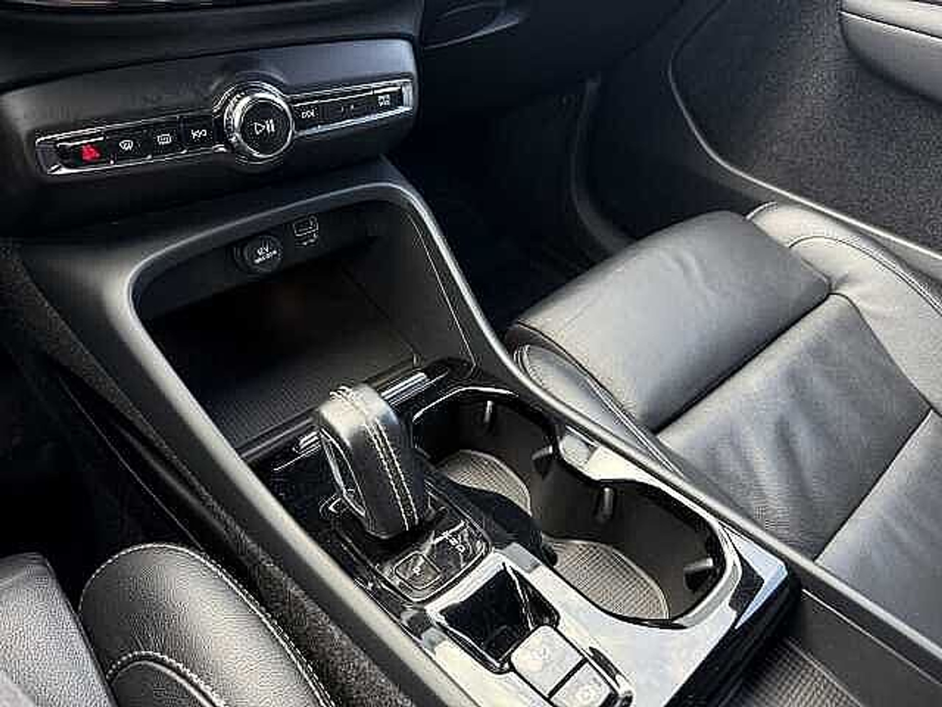 Volvo XC40 T4 R-Design Plug in Hybride + 3 JAAR GARANTIE 48482077-20.jpg | ACB Woluwe