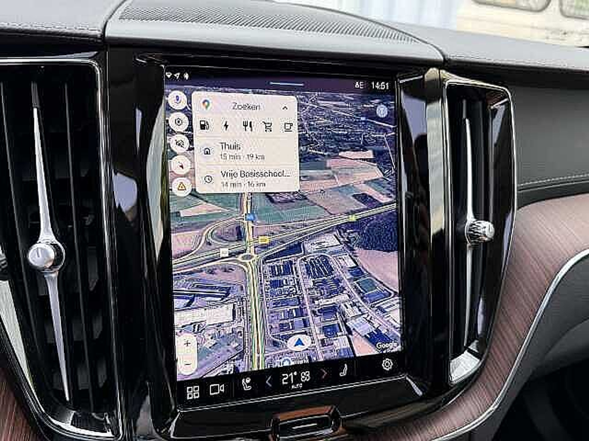 Volvo XC60 T6 AWD Ultimate Dark Plug in Hybride- Luchtvering - Trekhaak + 3 JAAR GARANTIE 48482088-11.jpg | ACB Woluwe