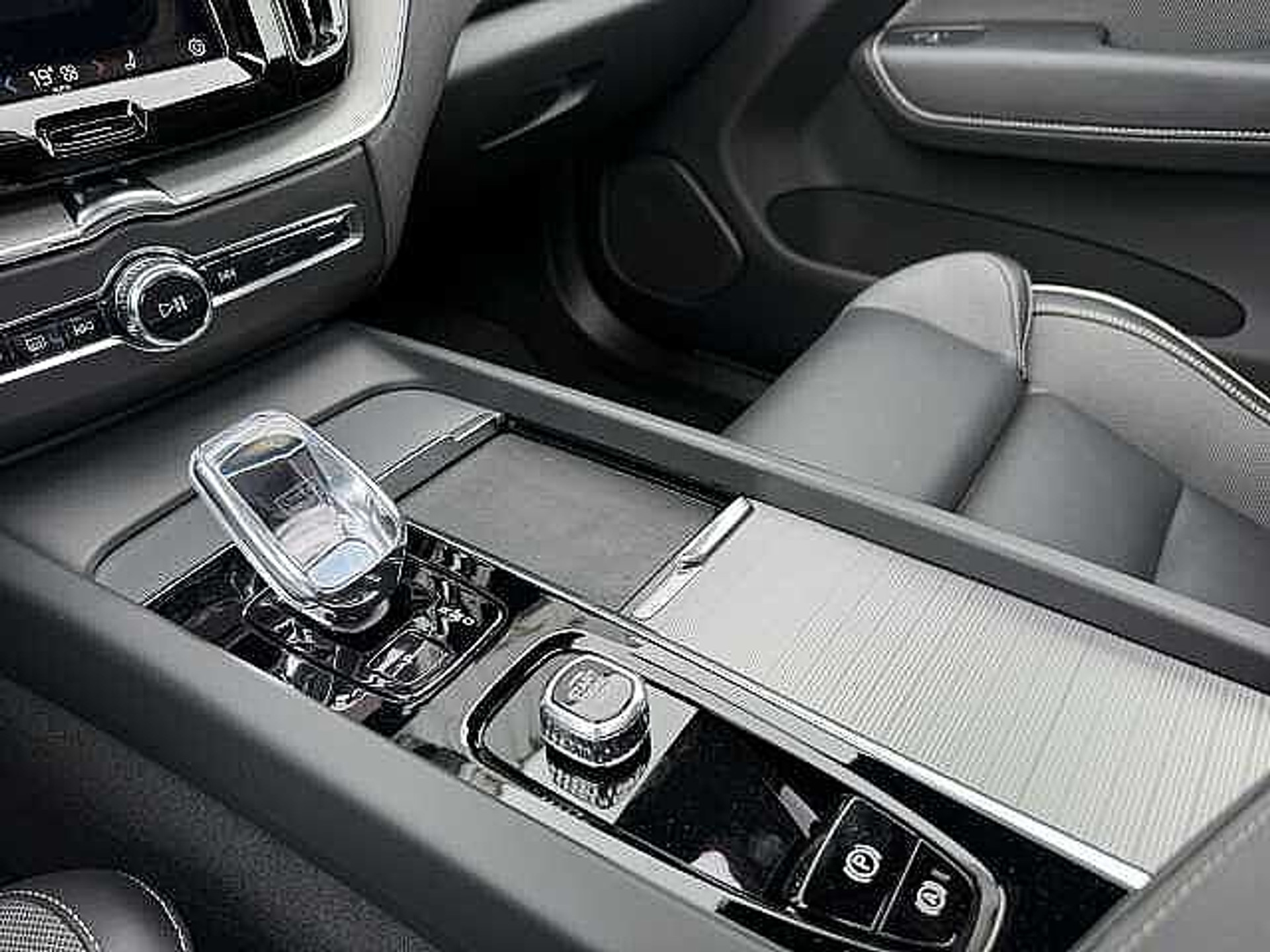 Volvo XC60 T6 AWD Ultimate Dark Plug in Hybride- Luchtvering - Trekhaak + 3 JAAR GARANTIE 48482088-19.jpg | ACB Woluwe