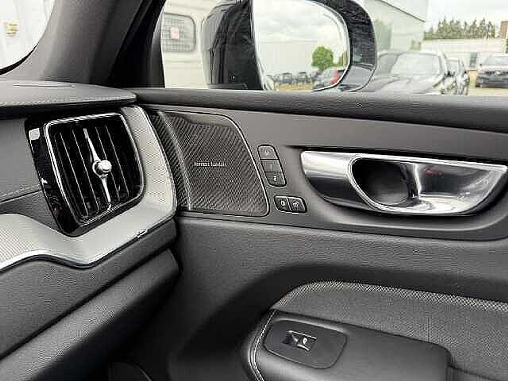 Volvo XC60 T6 AWD Ultimate Dark Plug in Hybride- Luchtvering - Trekhaak + 3 JAAR GARANTIE 48482088-21.jpg | ACB Woluwe