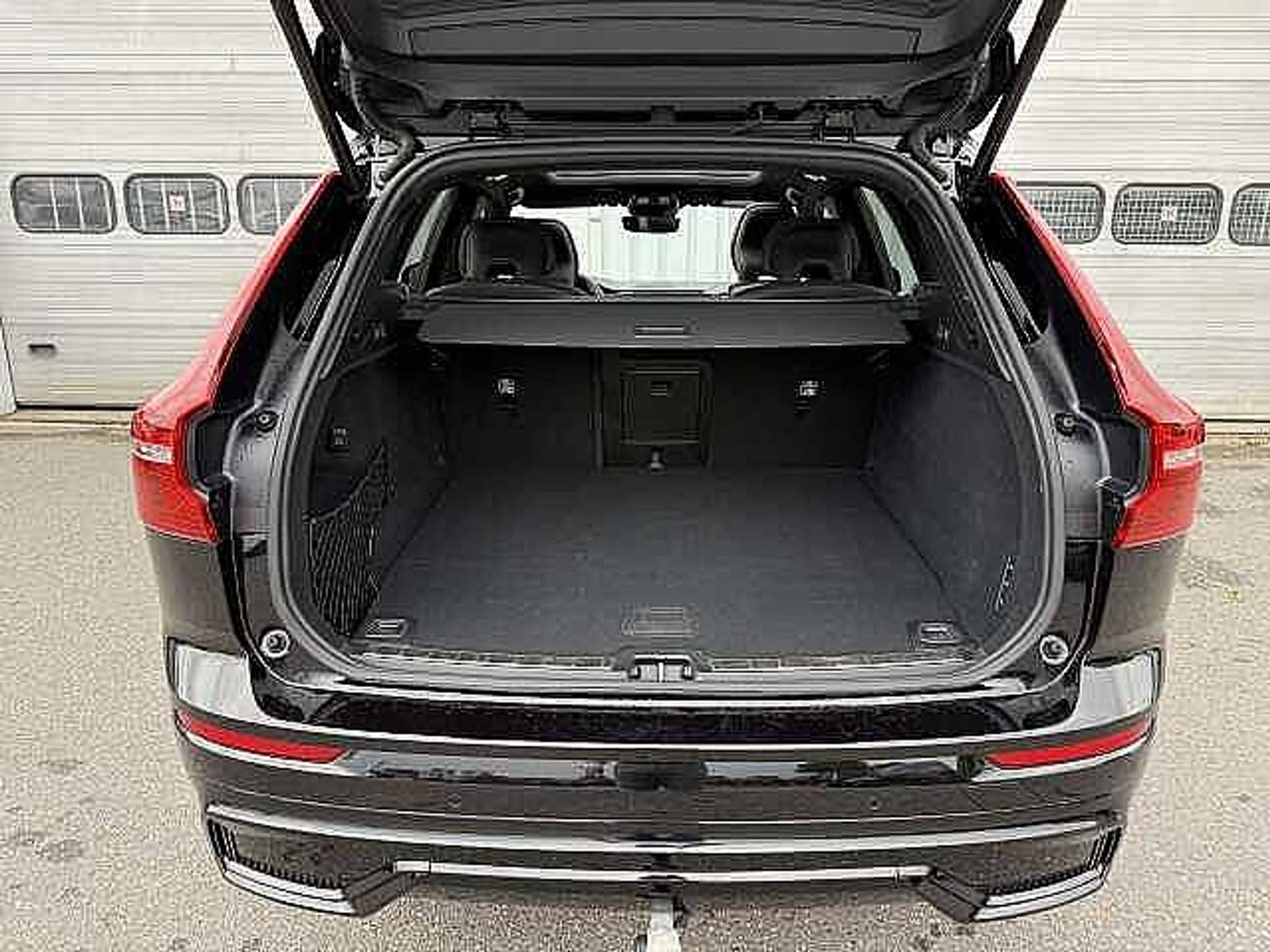 Volvo XC60 T6 AWD Ultimate Dark Plug in Hybride- Luchtvering - Trekhaak + 3 JAAR GARANTIE 48482088-28.jpg | ACB Woluwe