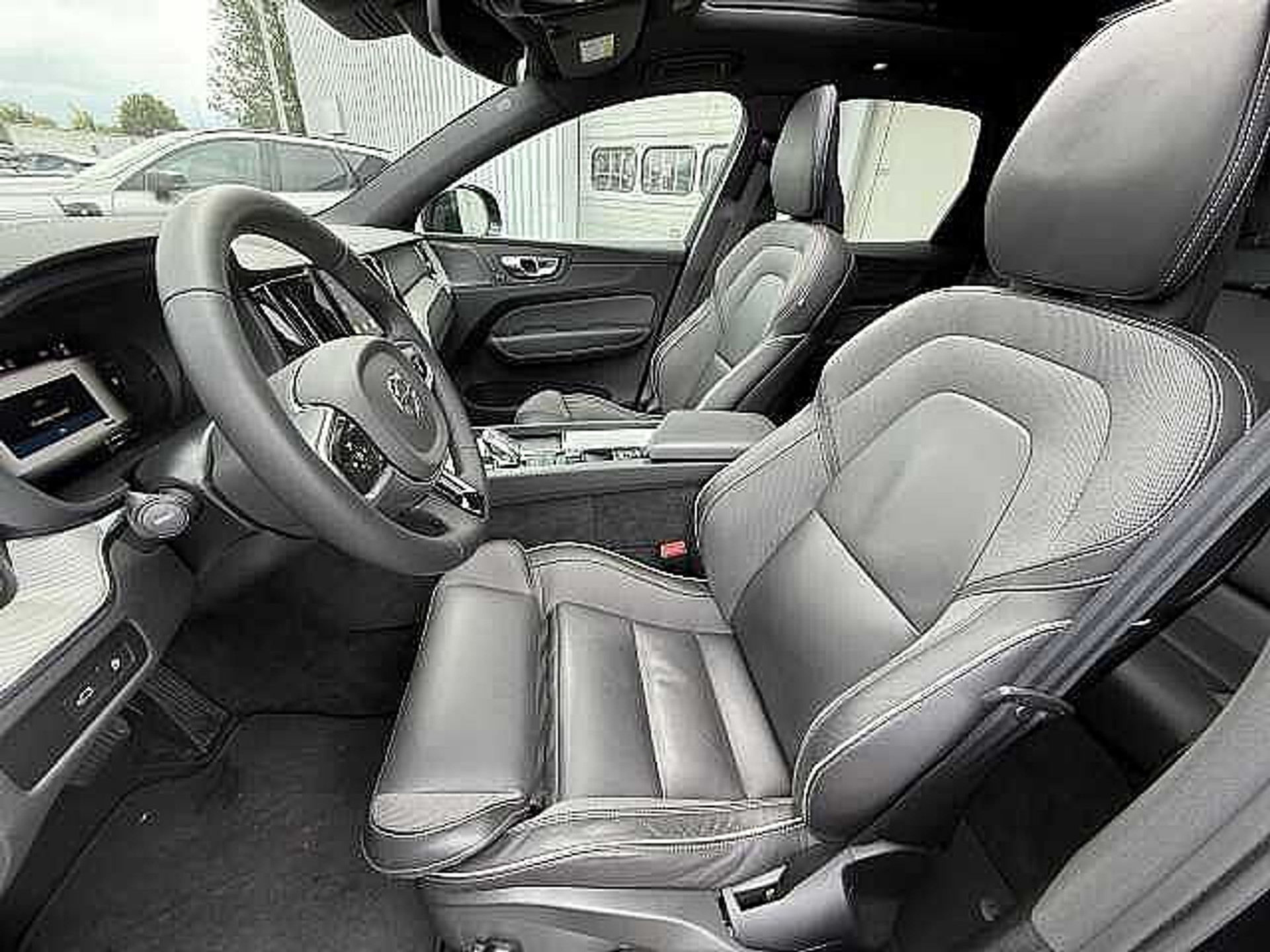 Volvo XC60 T6 AWD Ultimate Dark Plug in Hybride- Luchtvering - Trekhaak + 3 JAAR GARANTIE 48482088-4.jpg | ACB Woluwe