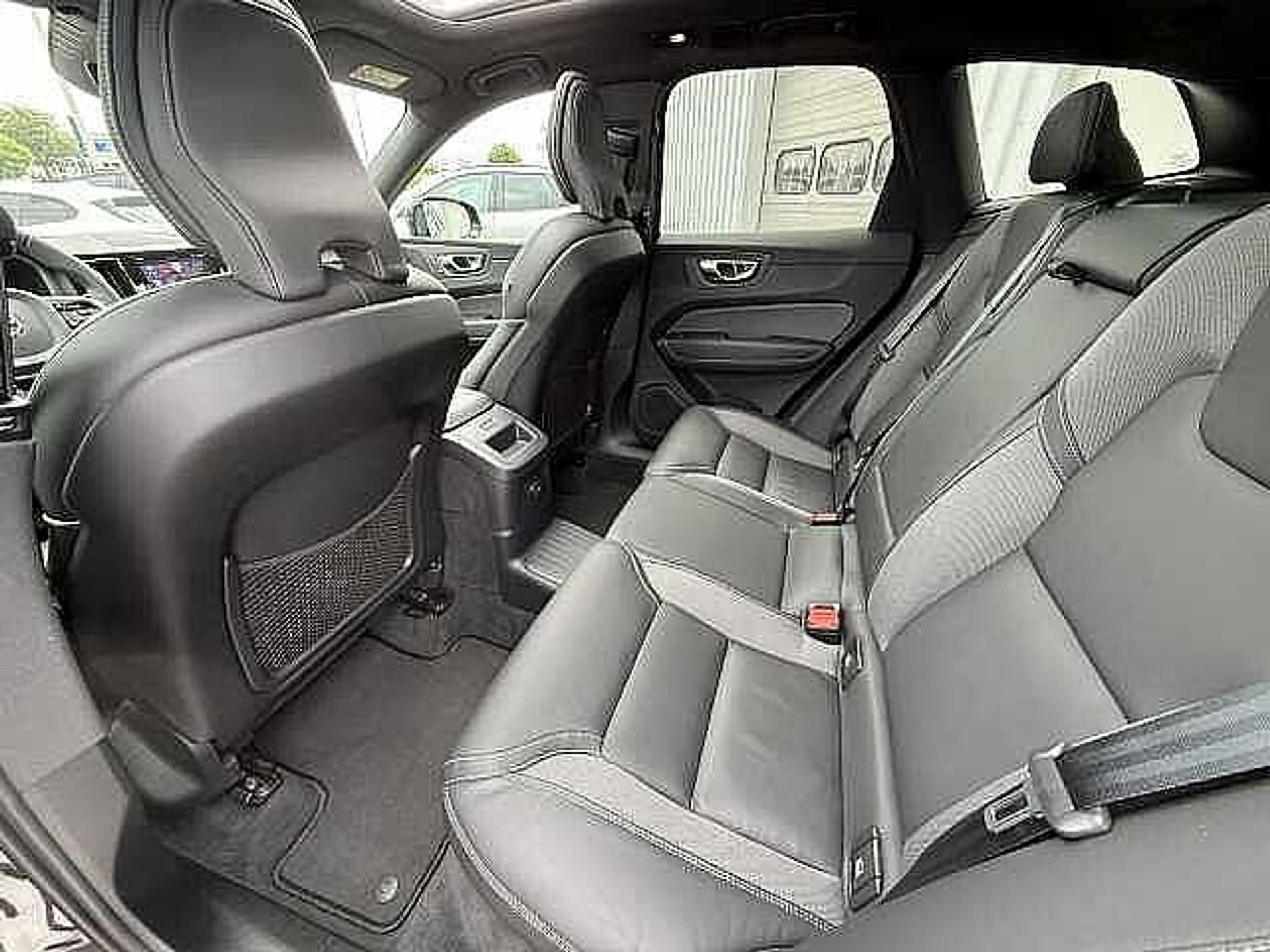 Volvo XC60 T6 AWD Ultimate Dark Plug in Hybride- Luchtvering - Trekhaak + 3 JAAR GARANTIE 48482088-5.jpg | ACB Woluwe