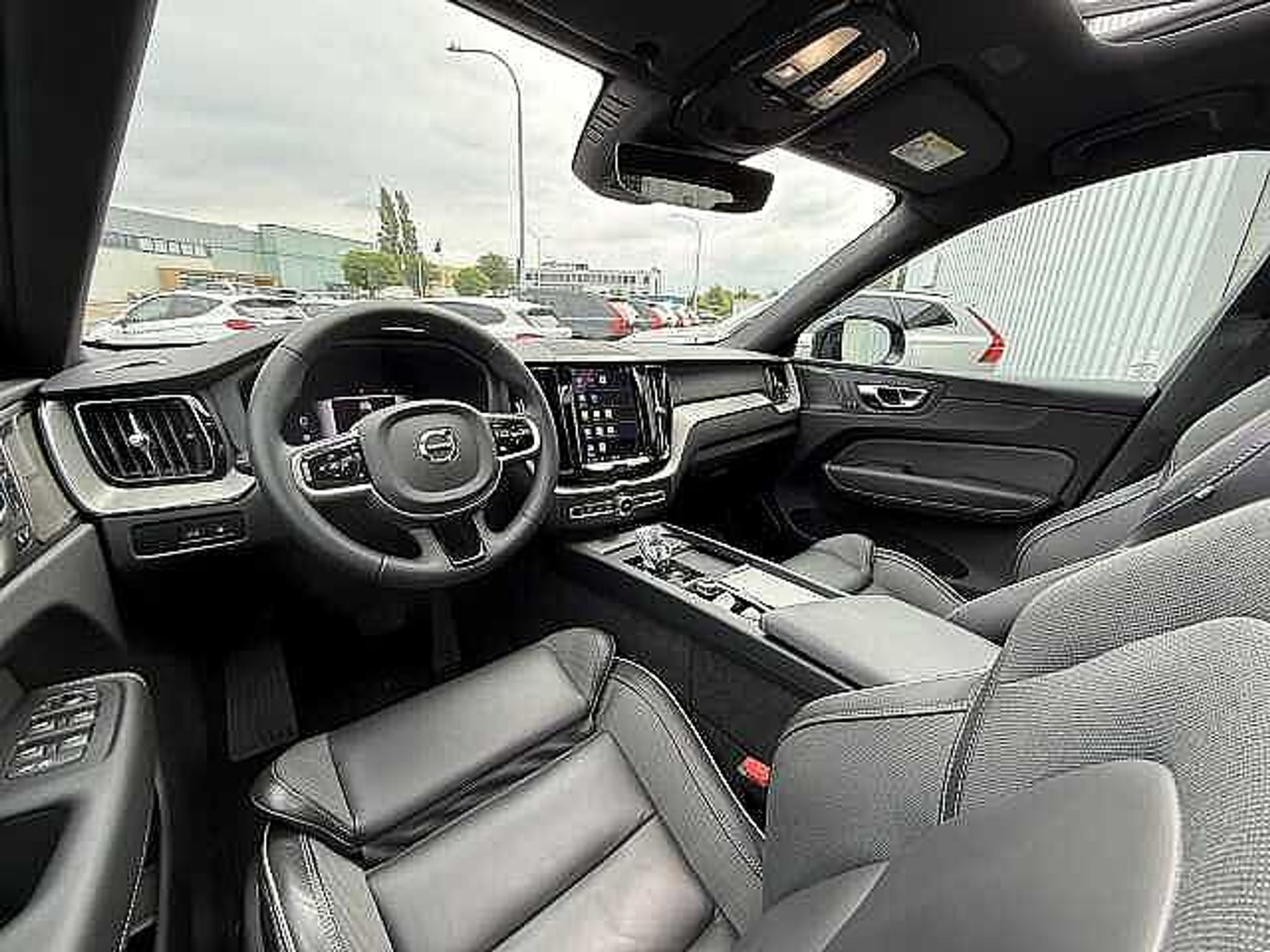 Volvo XC60 T6 AWD Ultimate Dark Plug in Hybride- Luchtvering - Trekhaak + 3 JAAR GARANTIE 48482088-6.jpg | ACB Woluwe