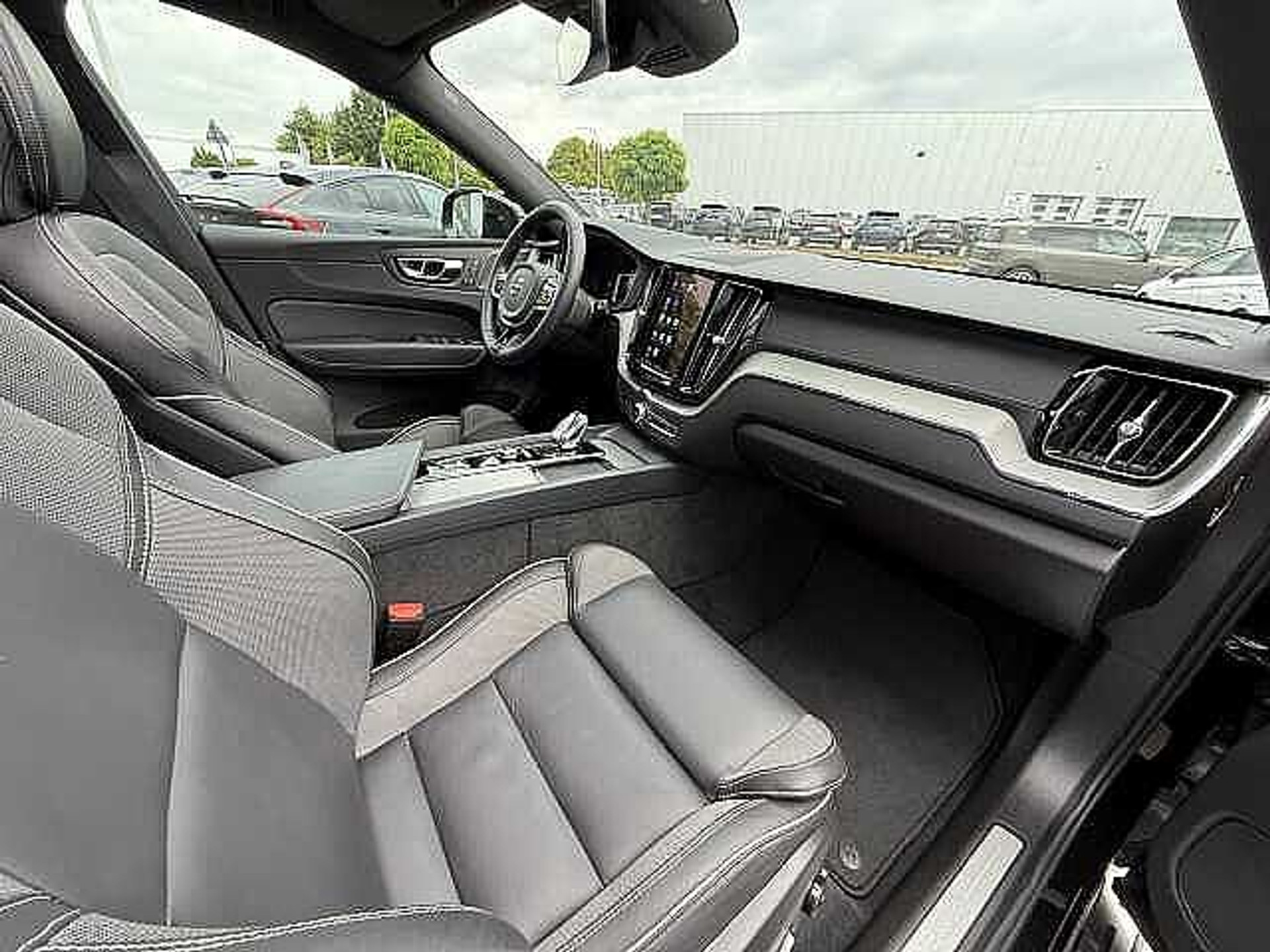 Volvo XC60 T6 AWD Ultimate Dark Plug in Hybride- Luchtvering - Trekhaak + 3 JAAR GARANTIE 48482088-7.jpg | ACB Woluwe