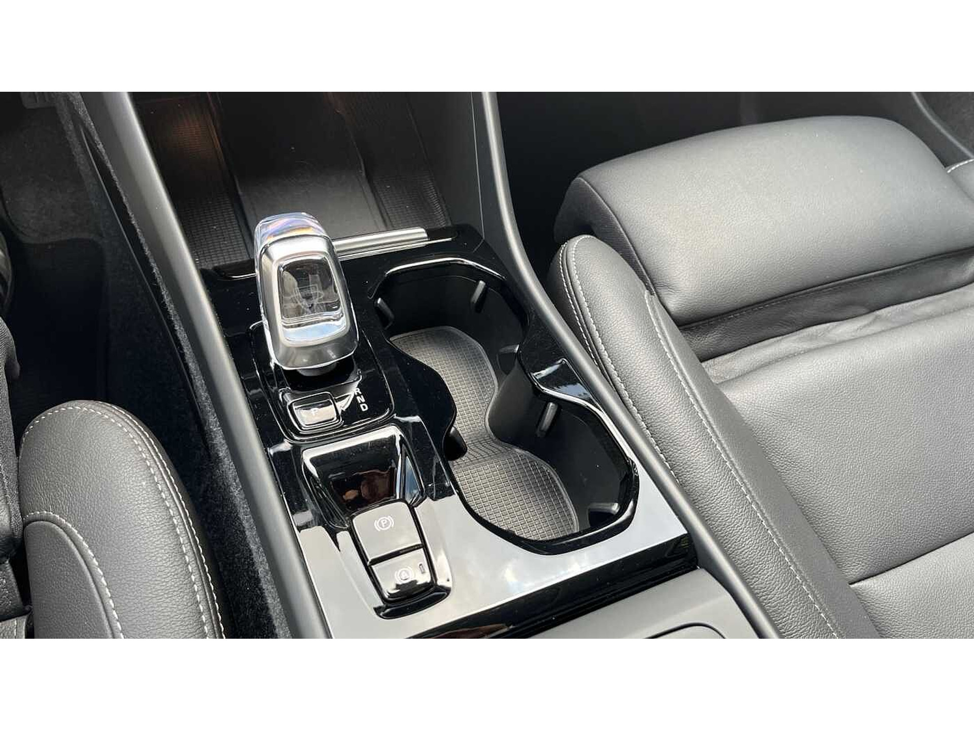 Volvo XC40 Plus Dark, T2 Geartronic 48482127-19.jpg | ACB Woluwe