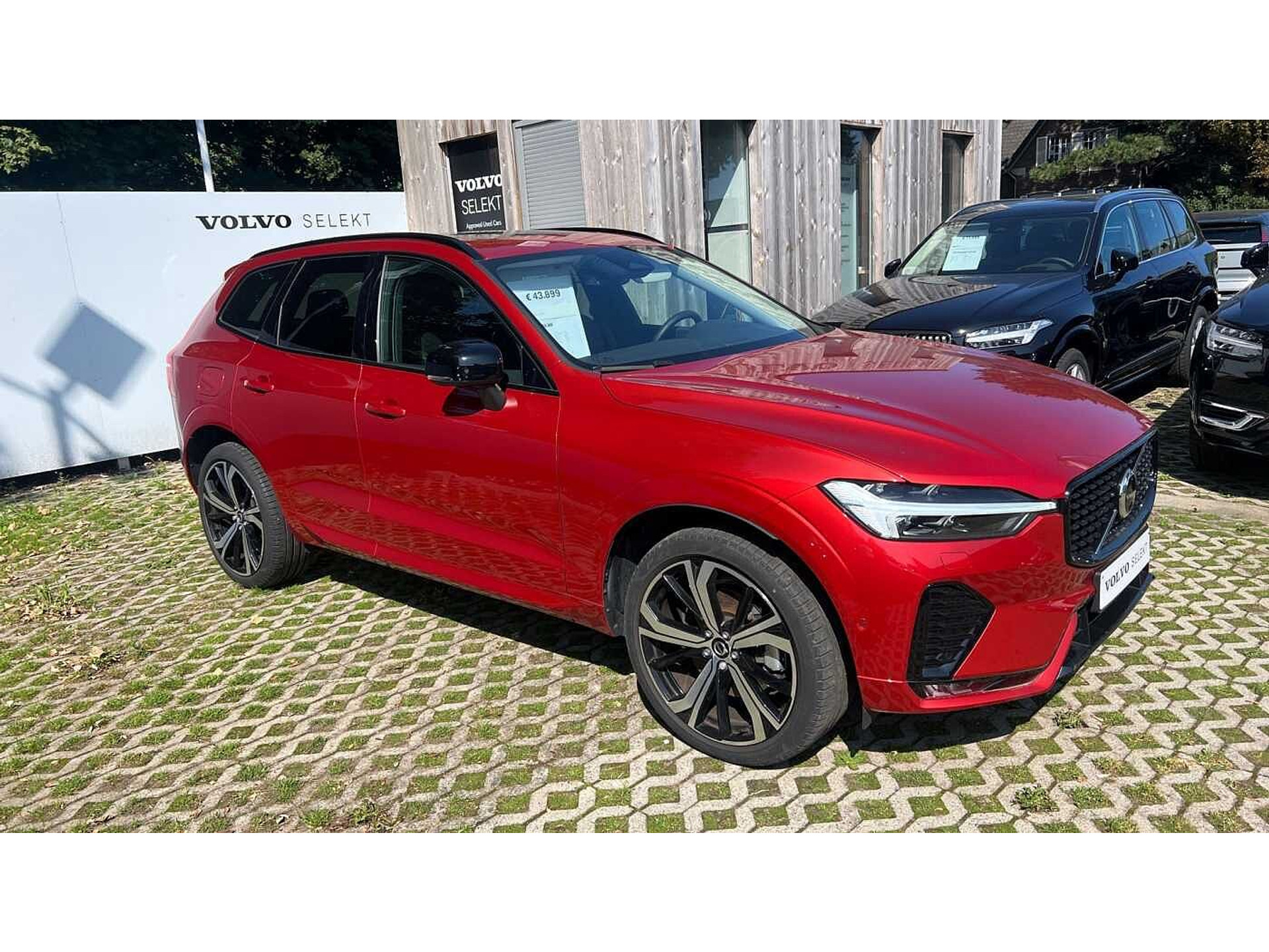 Volvo XC60 B4 Mild Hybrid, Plus Dark 48482134-5.jpg | ACB Woluwe