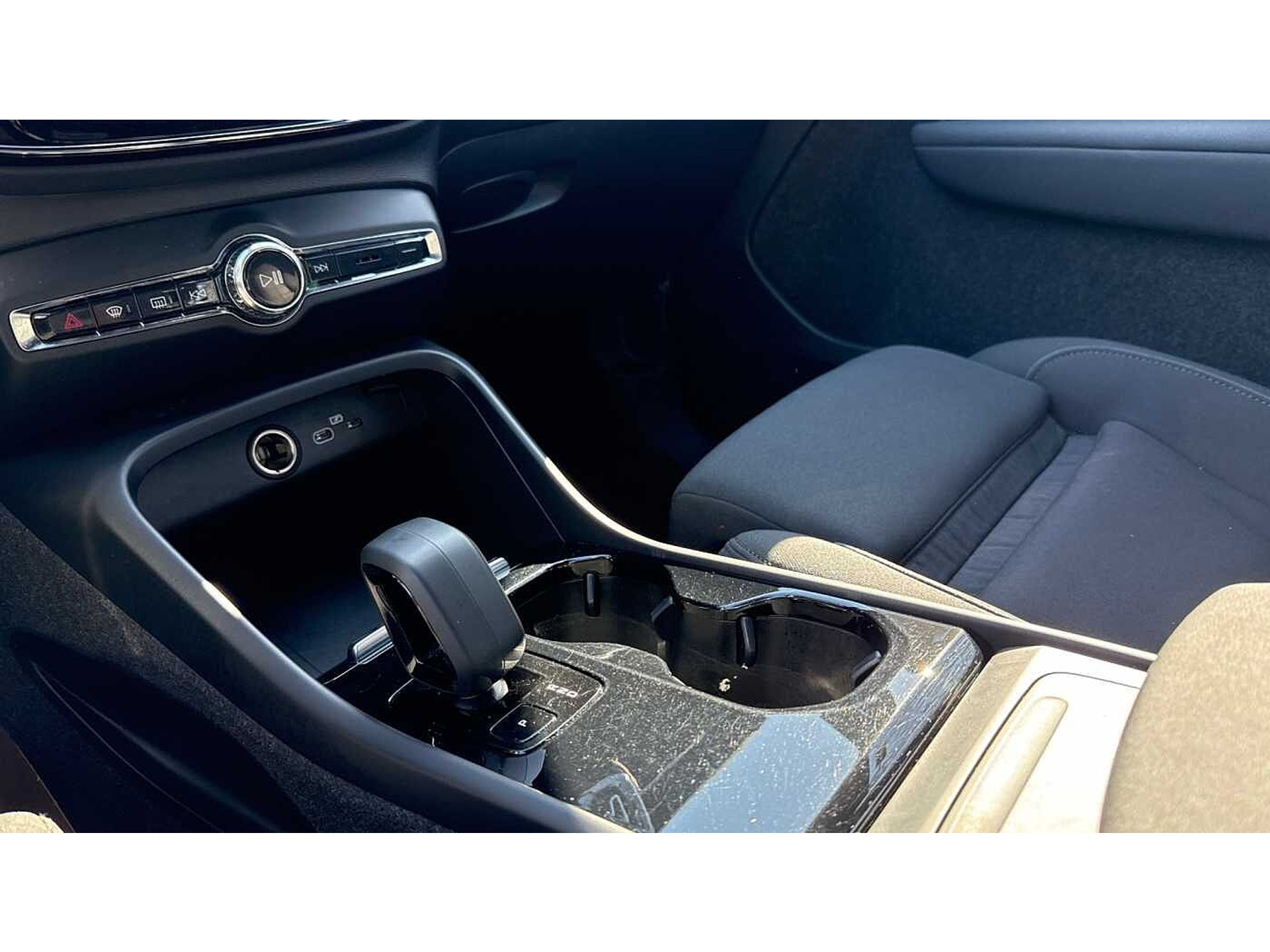 Volvo XC40 Recharge Core, Single Motor Extended Range 48485182-17.jpg | ACB Woluwe