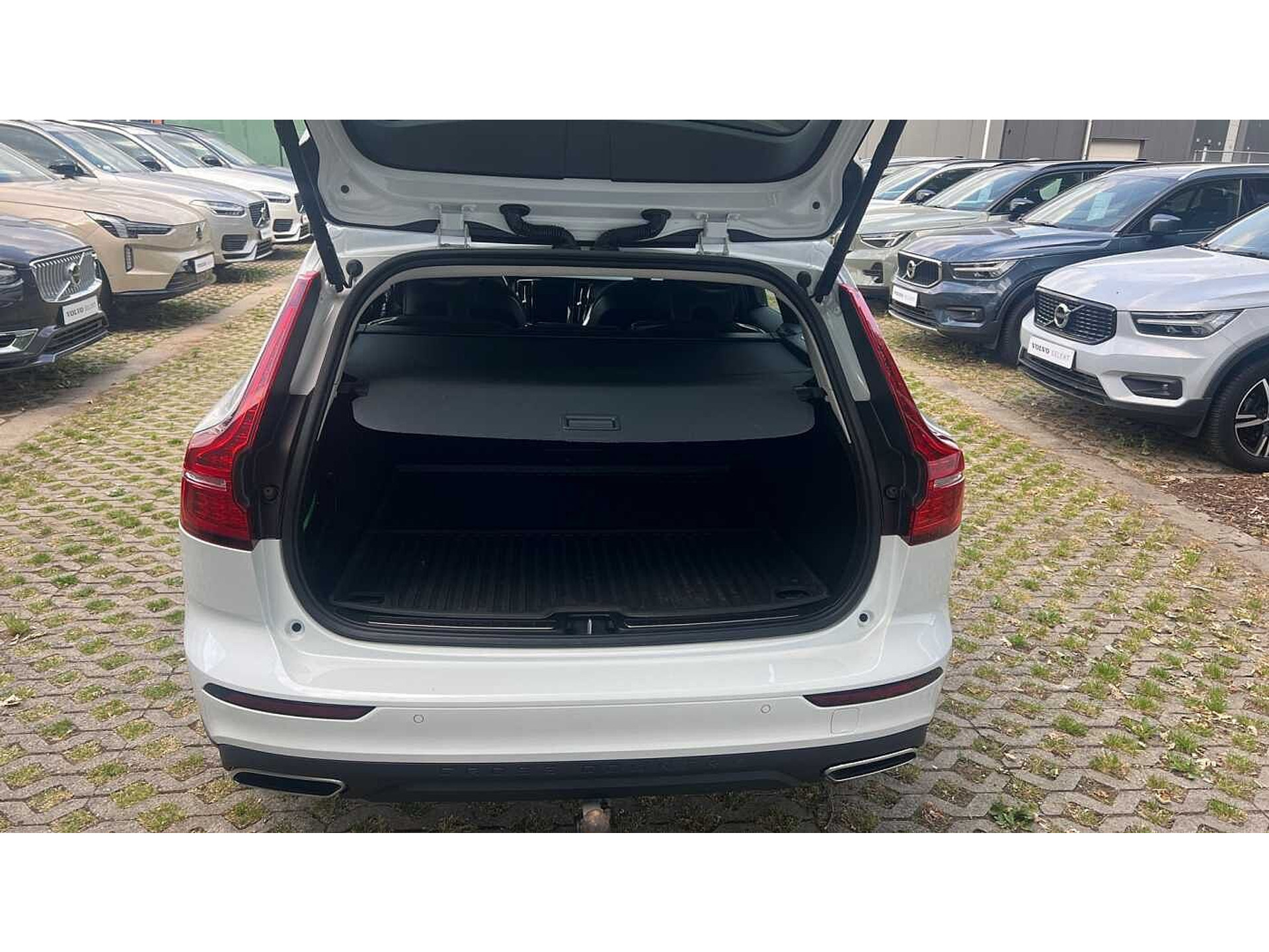 Volvo V60 Cross Country Pro , B4 AWD mild hybrid 48533053-10.jpg | ACB Woluwe