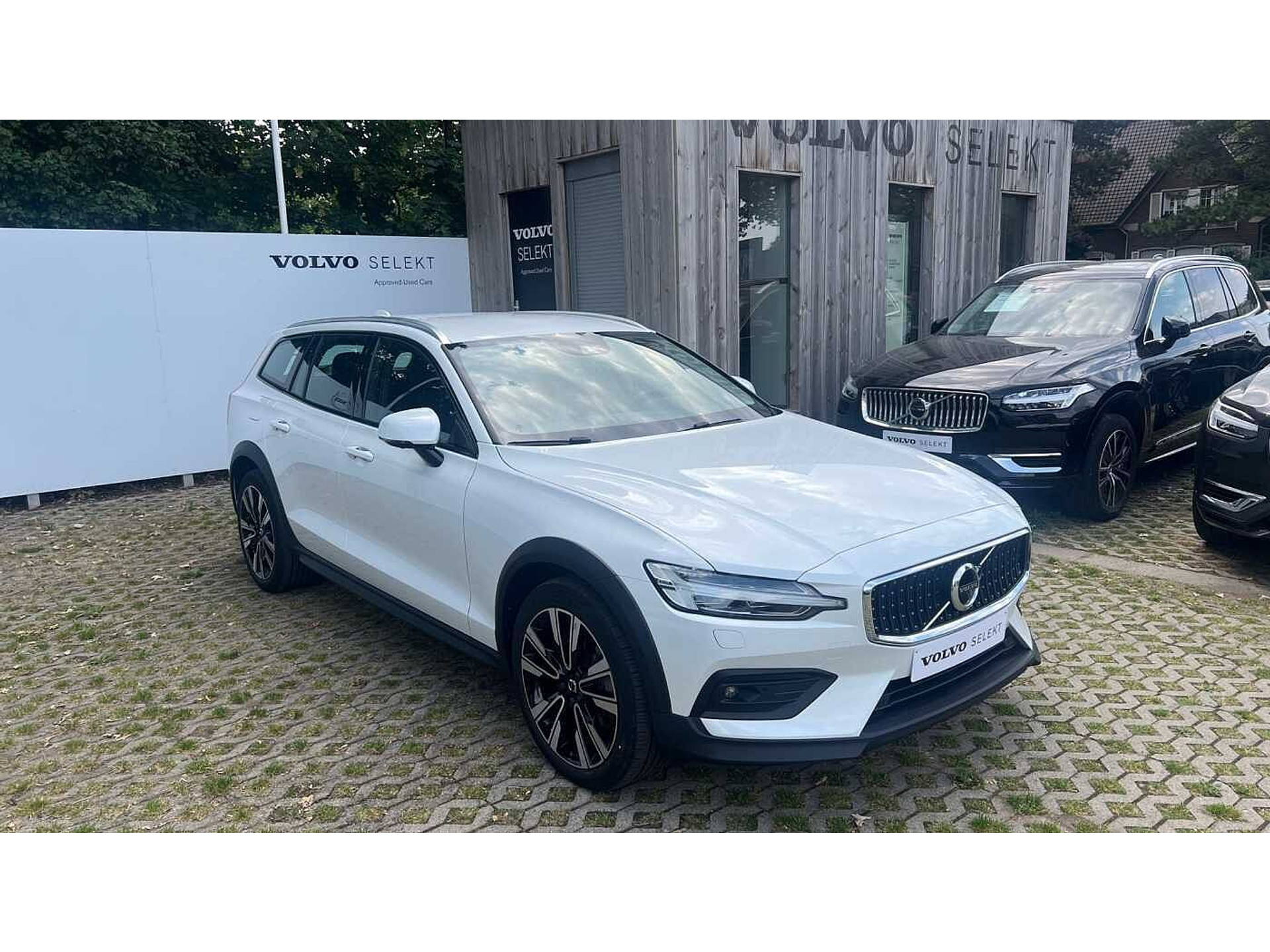 Volvo V60 Cross Country Pro , B4 AWD mild hybrid 48533053-5.jpg | ACB Woluwe