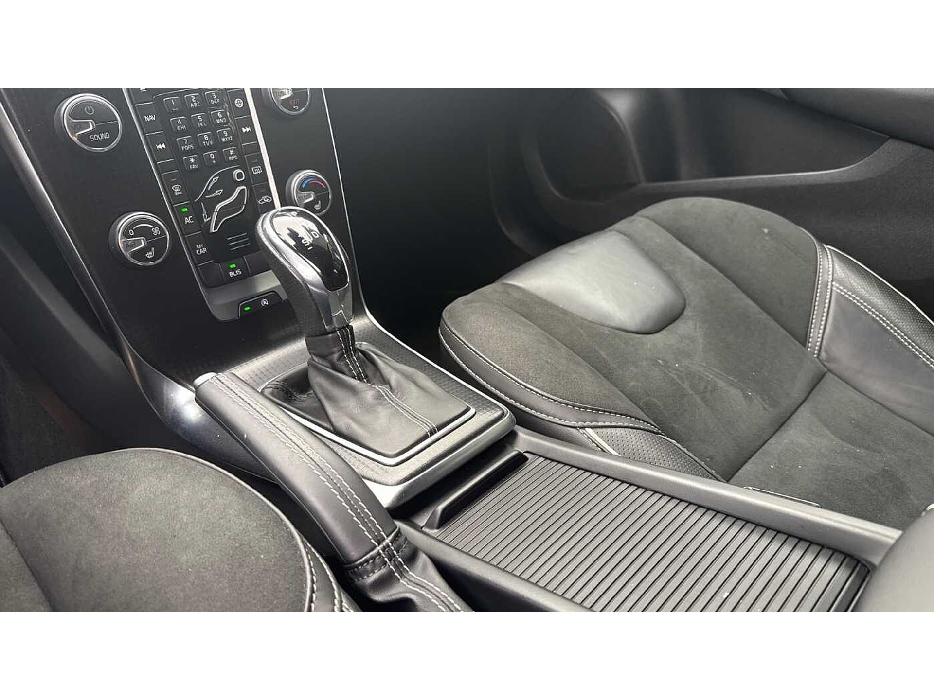 Volvo V40 Sport Edition T2 Geartronic 48533060-18.jpg | ACB Woluwe