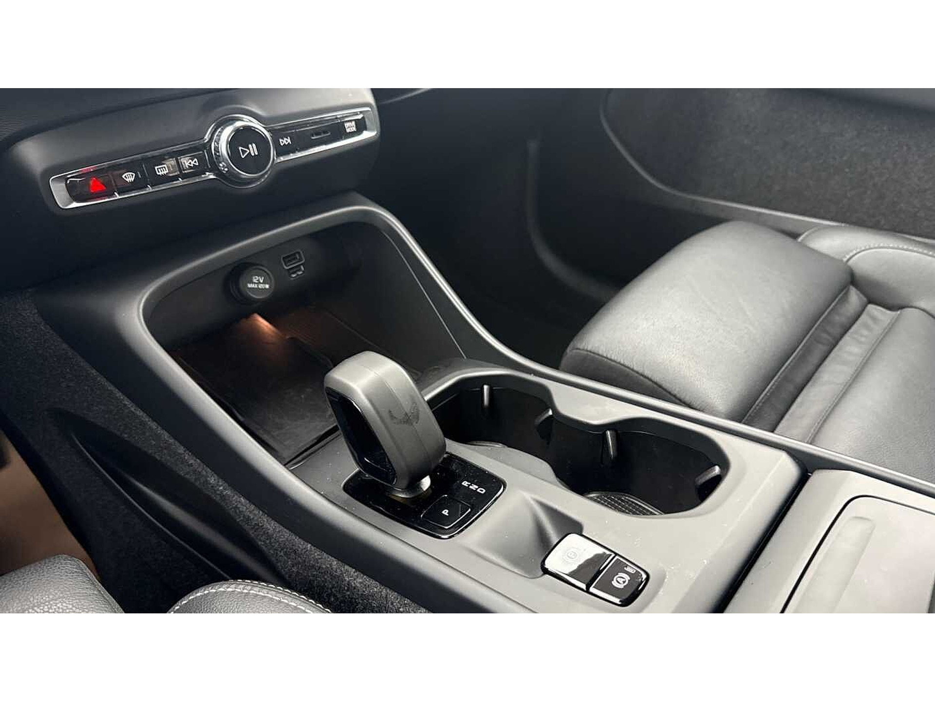 Volvo XC40 Core, T2 Automaat, Benzine 48630663-17.jpg | ACB Woluwe