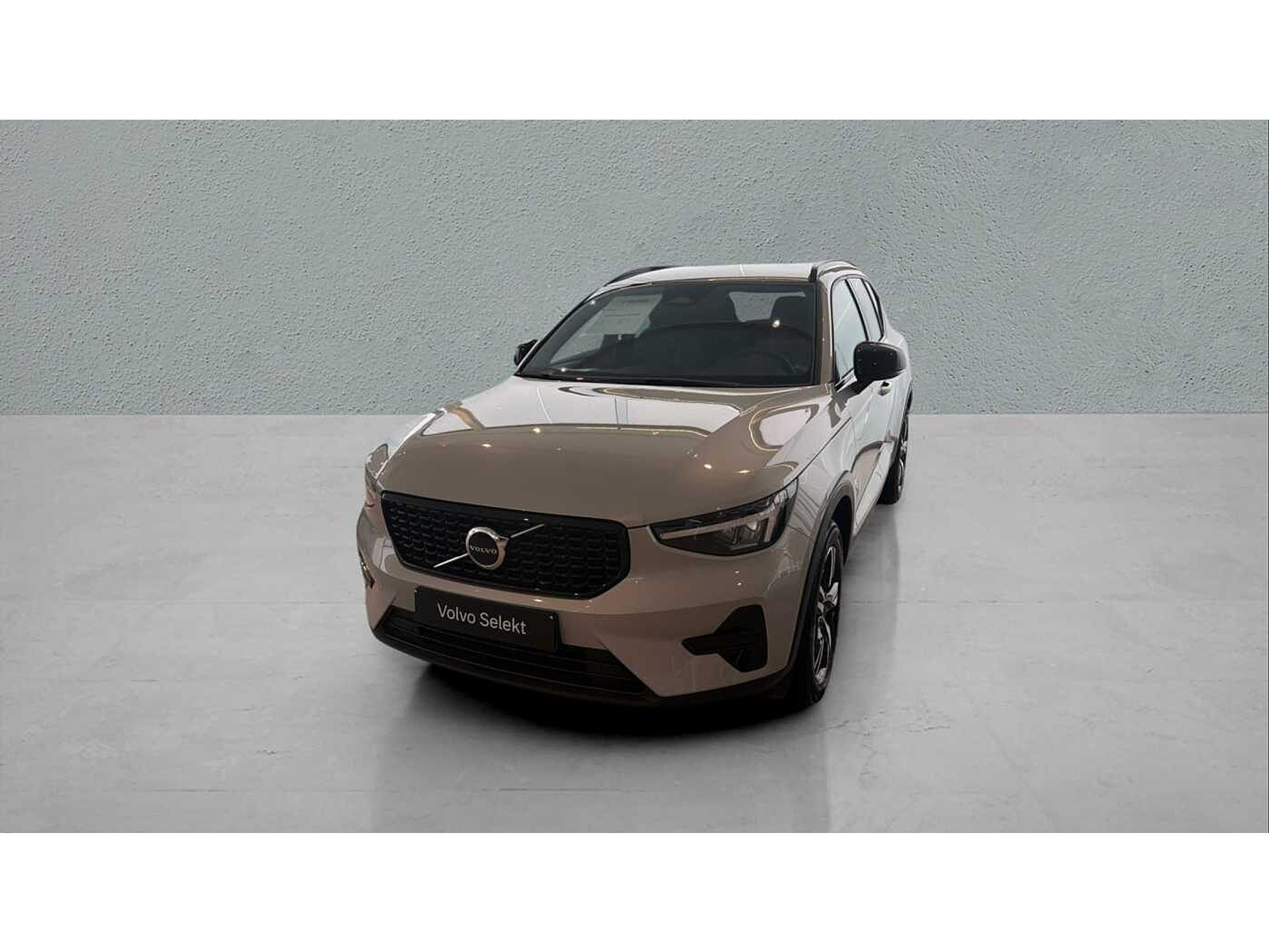 Volvo XC40 Plus, B3 Mild hybrid, Benzine, Dark 50303967-0.jpg | ACB Woluwe